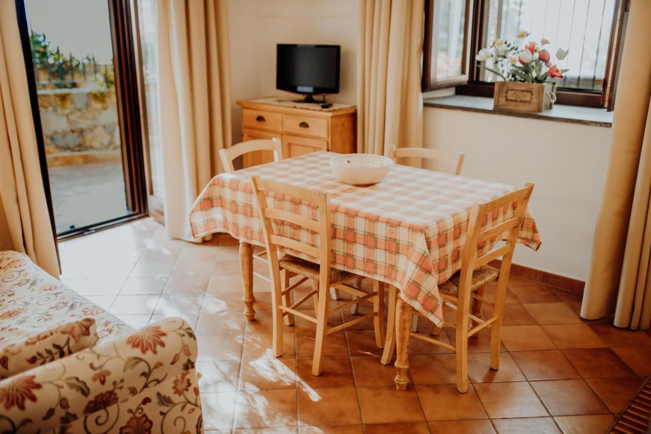 卡普里奥里Residenza Golfo Degli Ulivi公寓式酒店 外观 照片